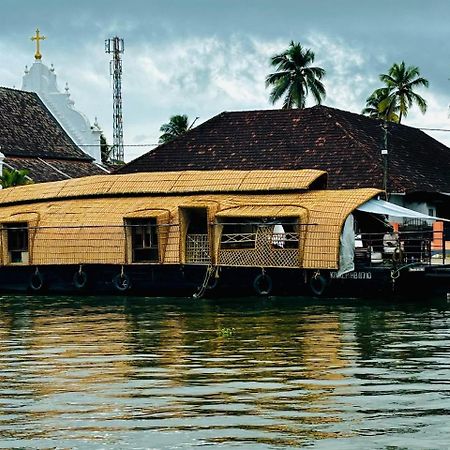 Marvel Cruise Hotel Alappuzha Екстериор снимка