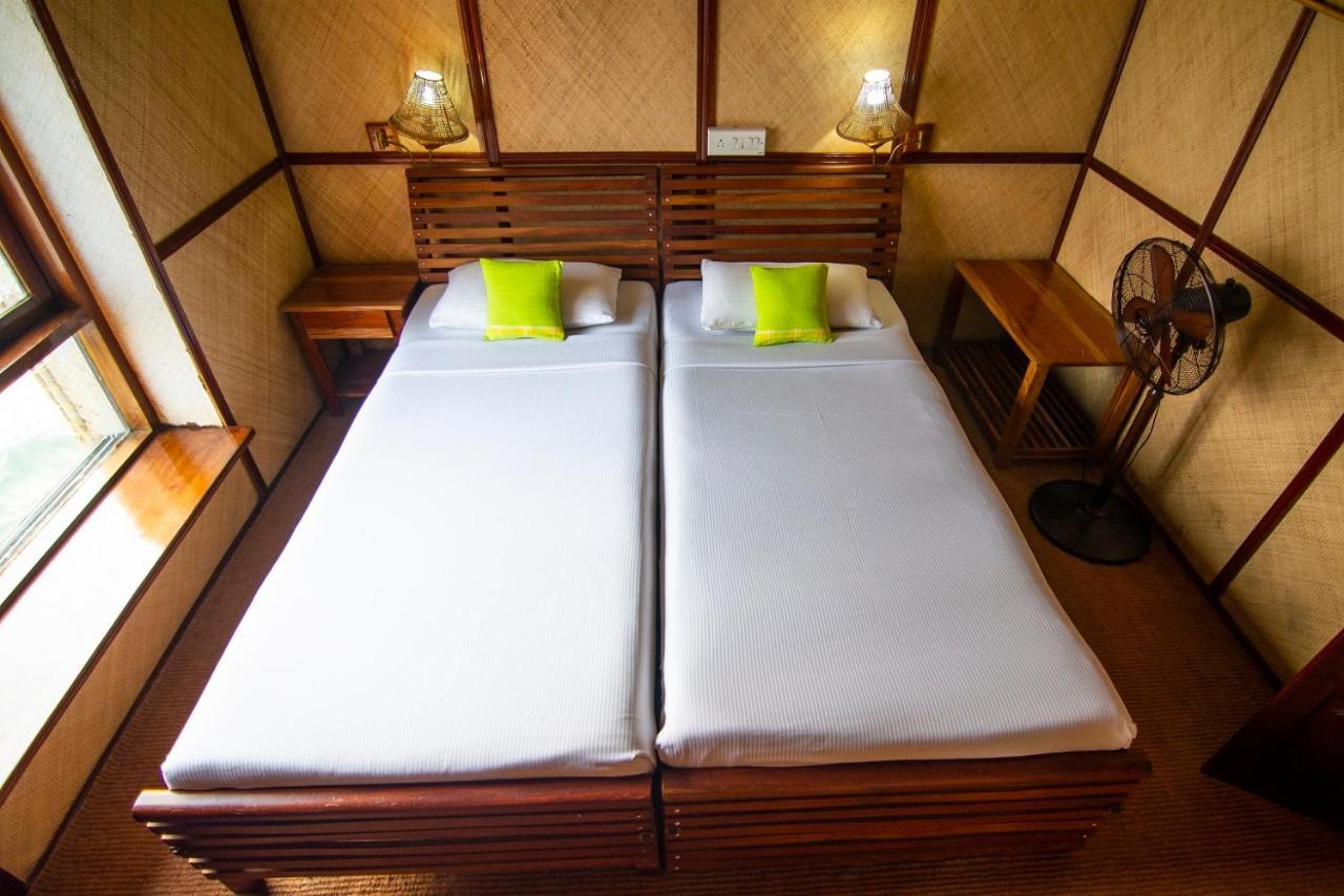 Marvel Cruise Hotel Alappuzha Екстериор снимка