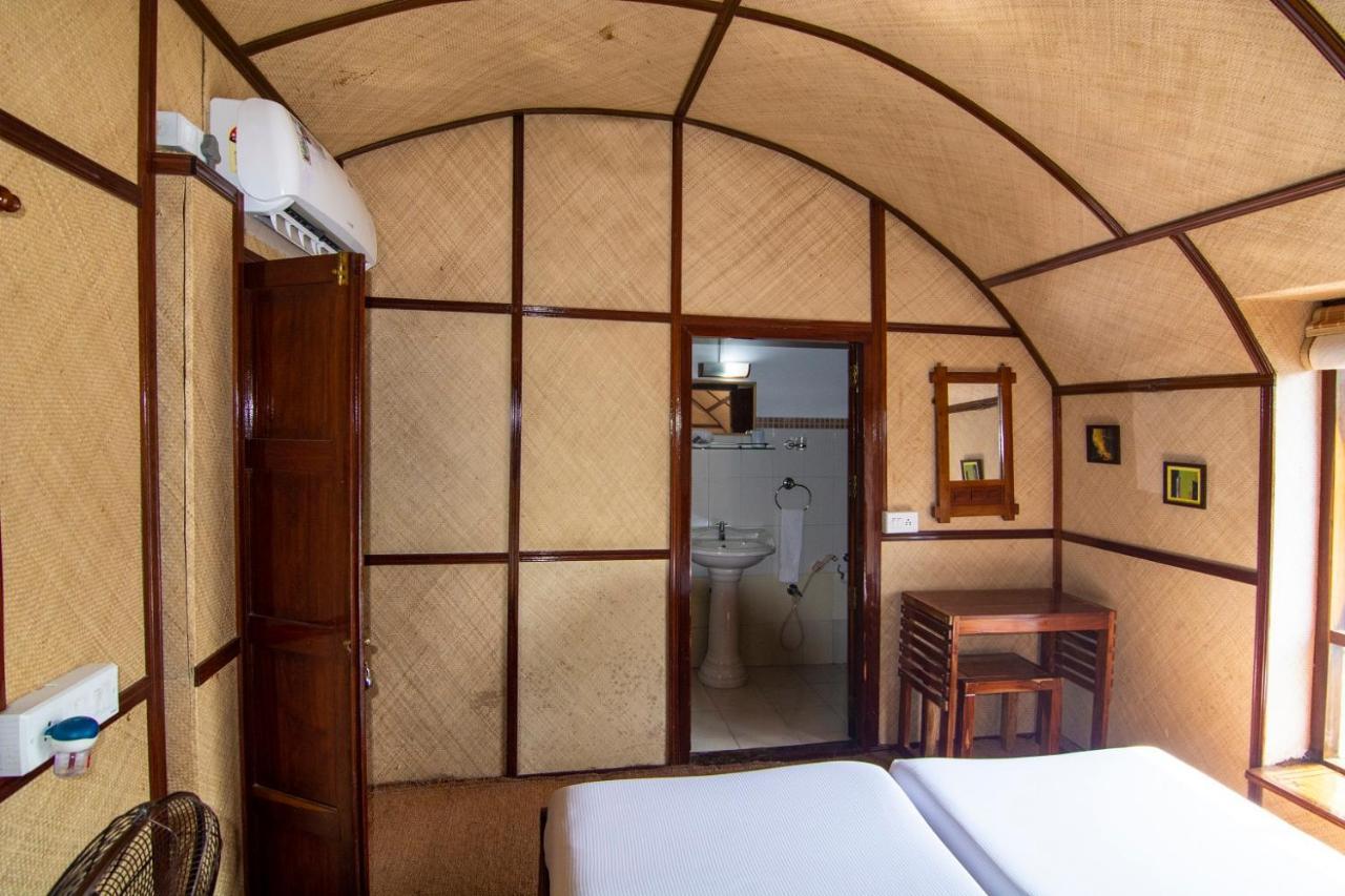Marvel Cruise Hotel Alappuzha Екстериор снимка