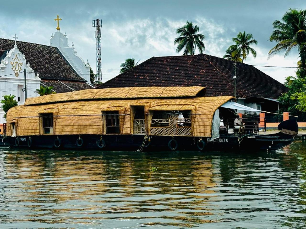 Marvel Cruise Hotel Alappuzha Екстериор снимка
