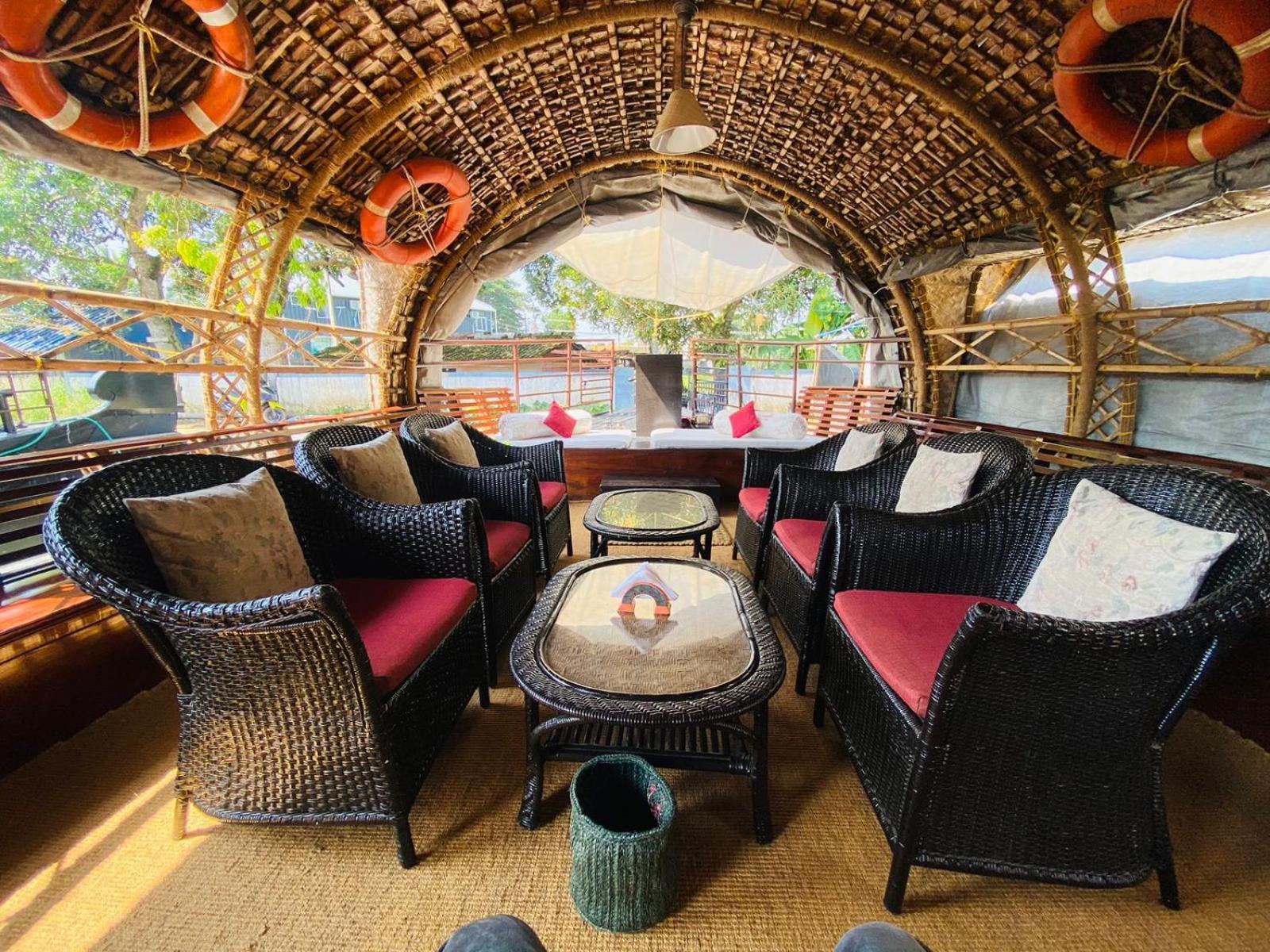 Marvel Cruise Hotel Alappuzha Екстериор снимка