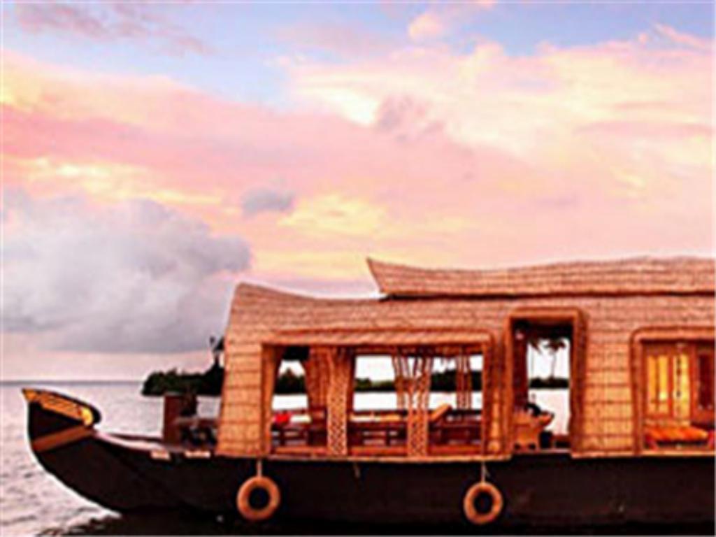 Marvel Cruise Hotel Alappuzha Екстериор снимка