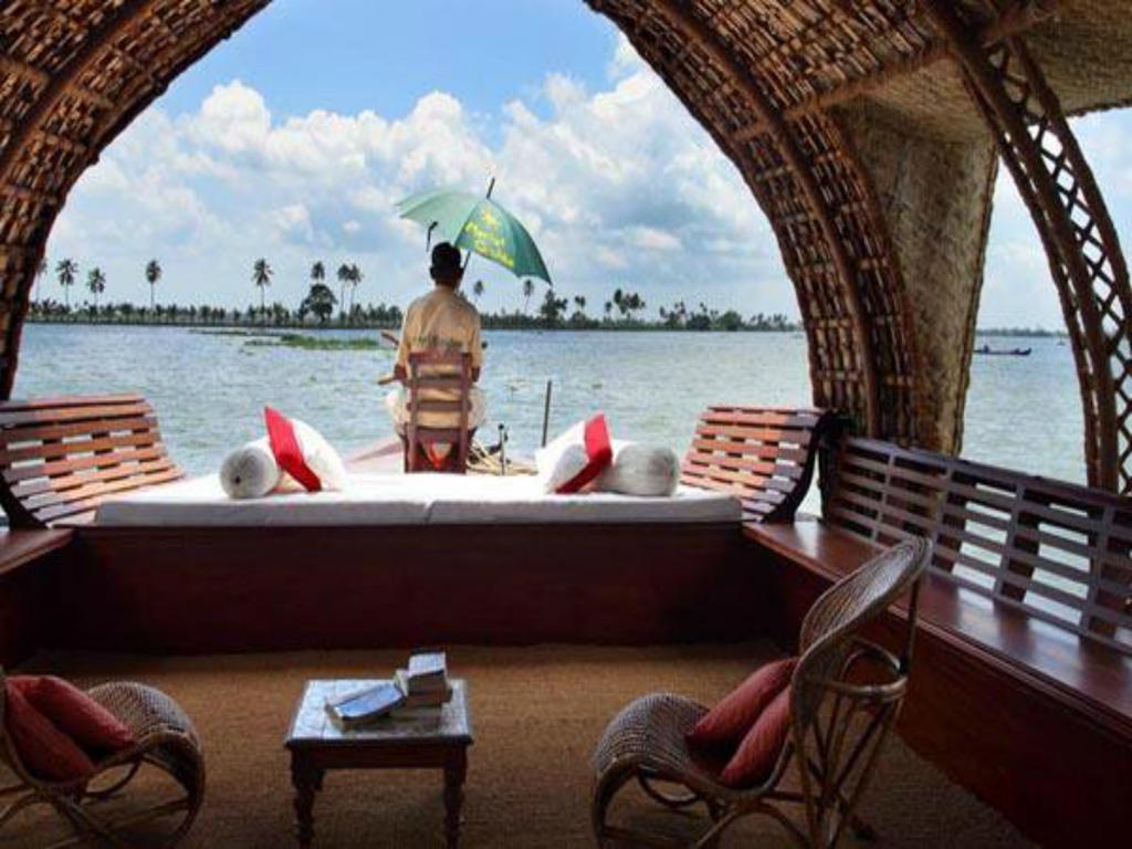 Marvel Cruise Hotel Alappuzha Екстериор снимка