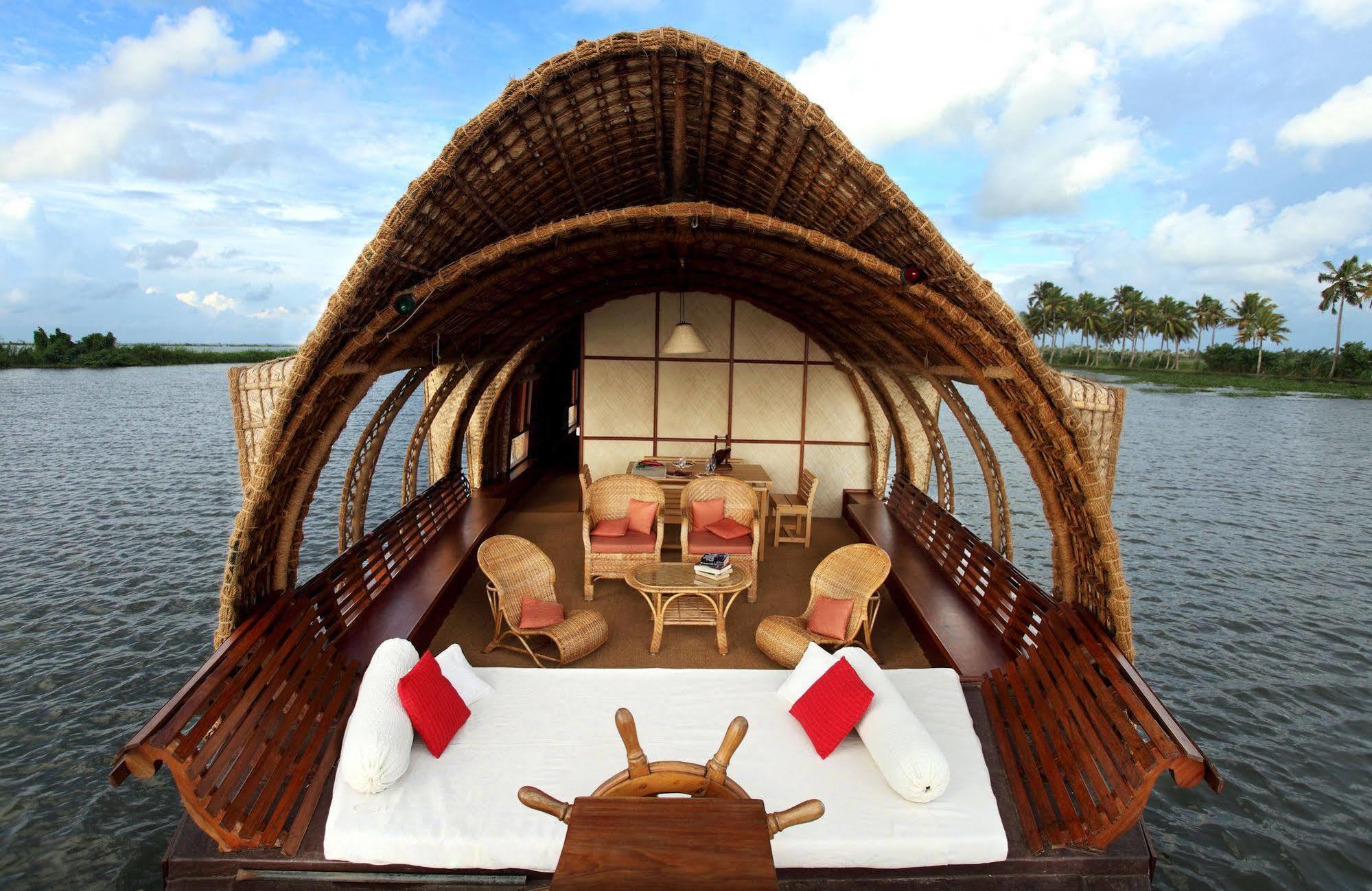 Marvel Cruise Hotel Alappuzha Екстериор снимка