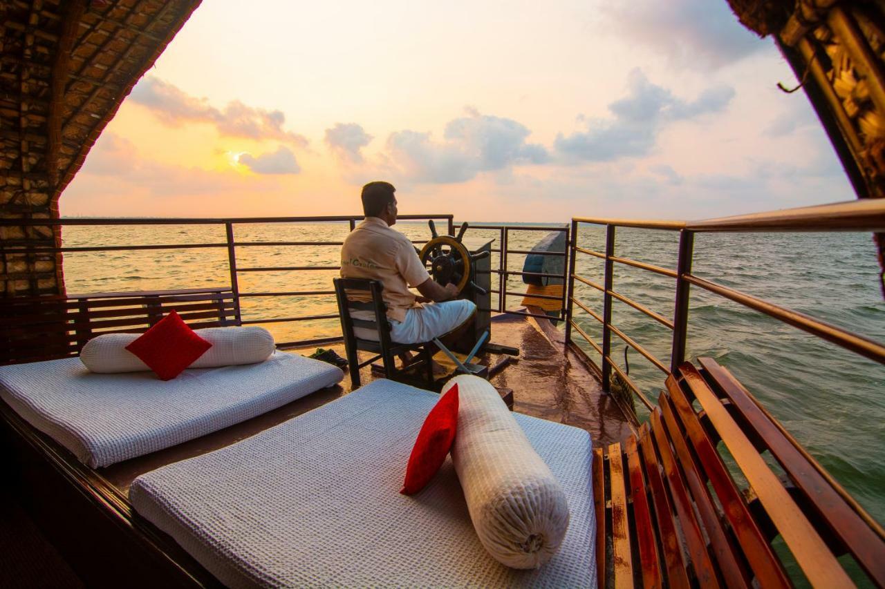 Marvel Cruise Hotel Alappuzha Екстериор снимка