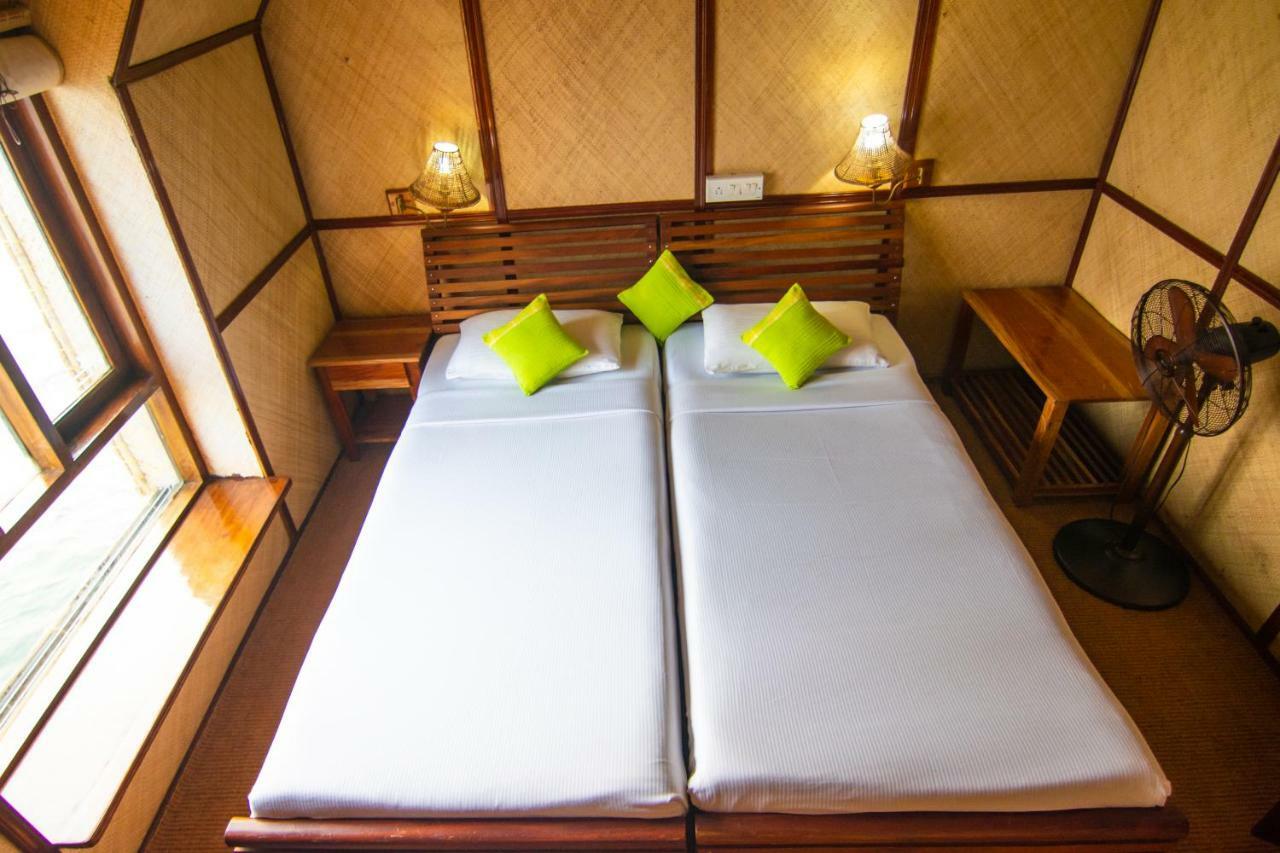 Marvel Cruise Hotel Alappuzha Екстериор снимка