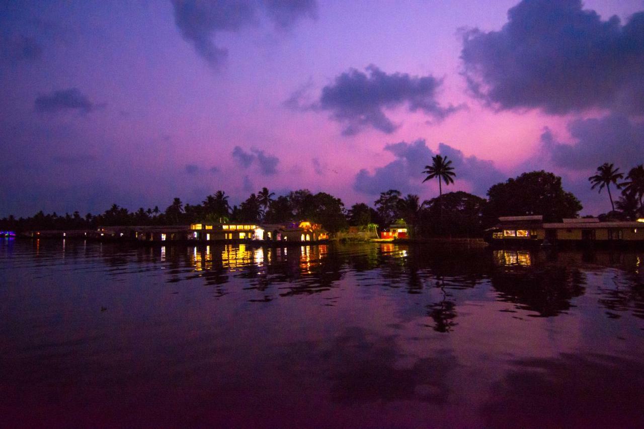 Marvel Cruise Hotel Alappuzha Екстериор снимка