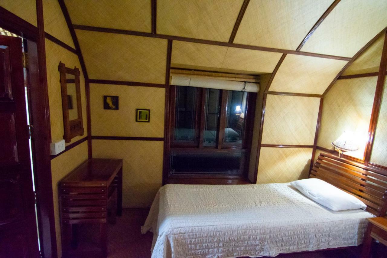 Marvel Cruise Hotel Alappuzha Екстериор снимка