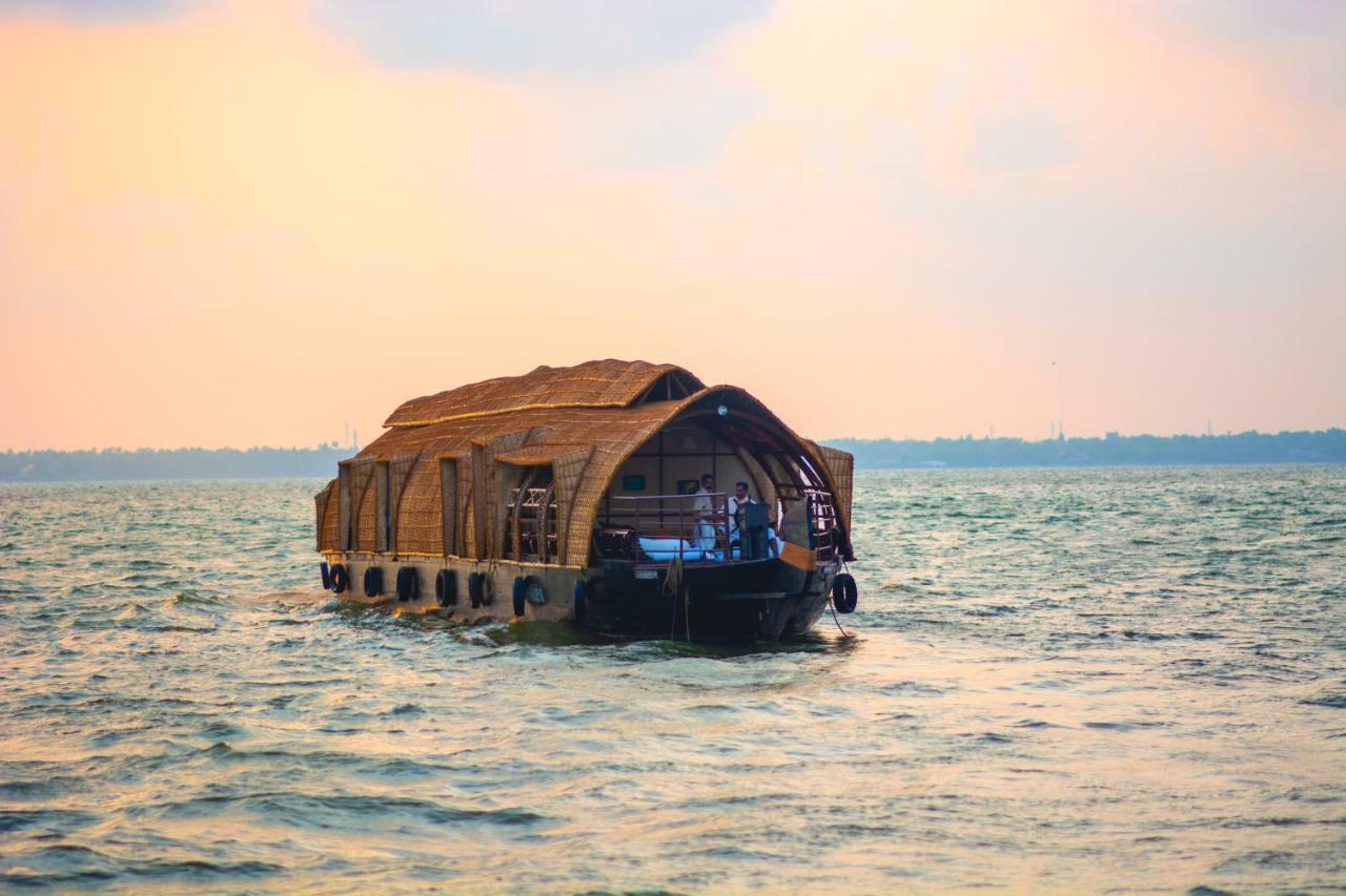 Marvel Cruise Hotel Alappuzha Екстериор снимка