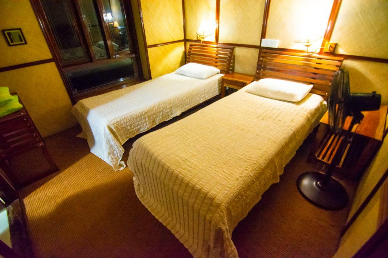Marvel Cruise Hotel Alappuzha Екстериор снимка
