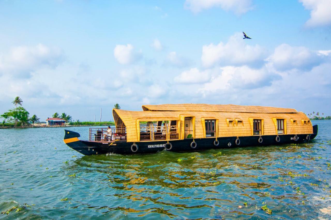 Marvel Cruise Hotel Alappuzha Екстериор снимка