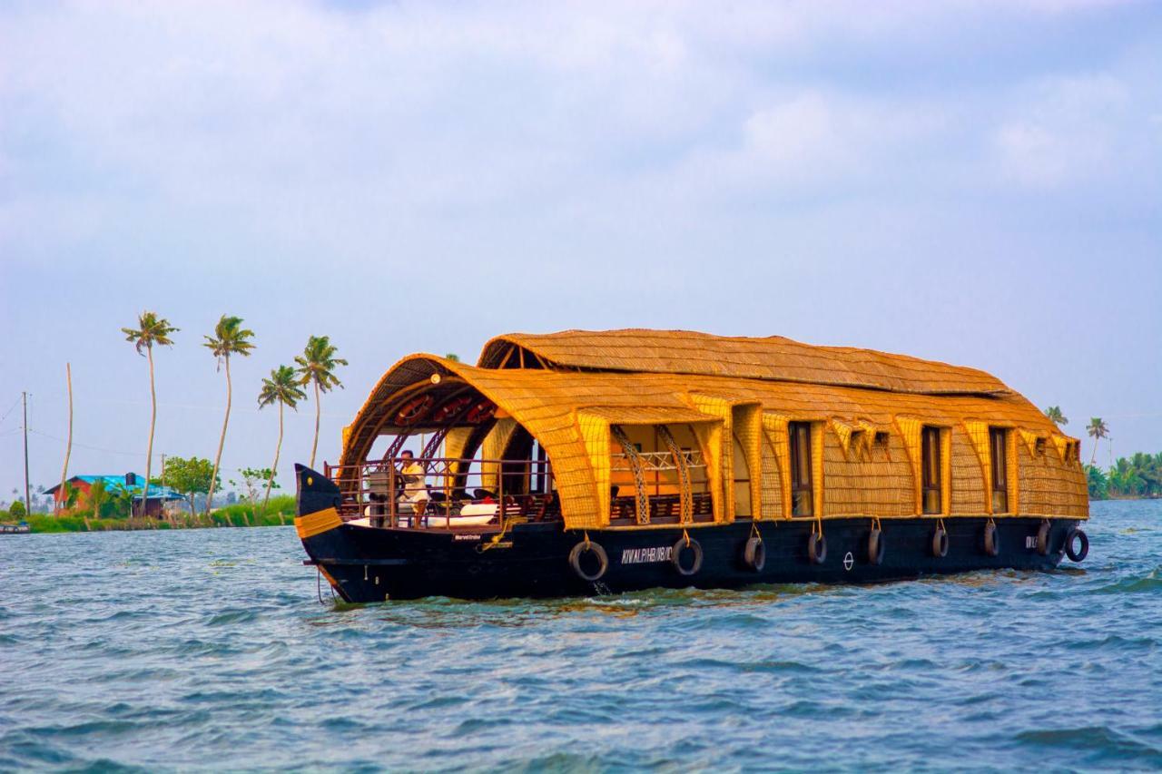 Marvel Cruise Hotel Alappuzha Екстериор снимка