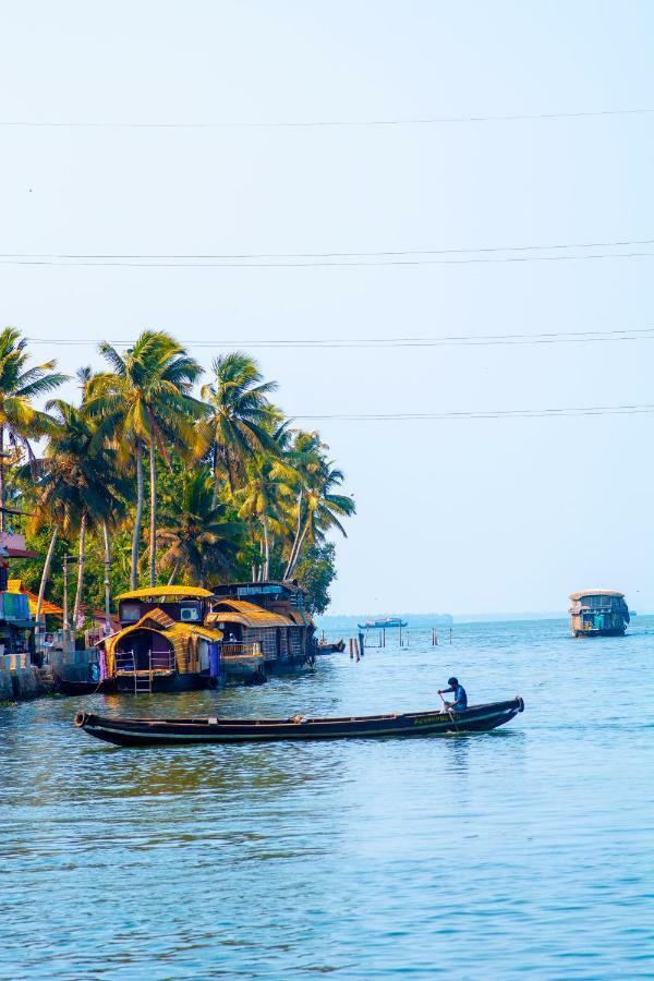 Marvel Cruise Hotel Alappuzha Екстериор снимка