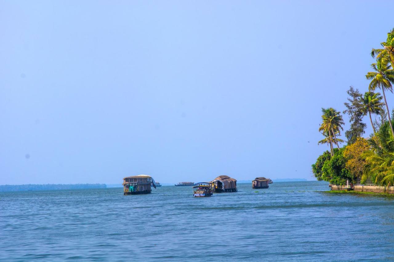 Marvel Cruise Hotel Alappuzha Екстериор снимка