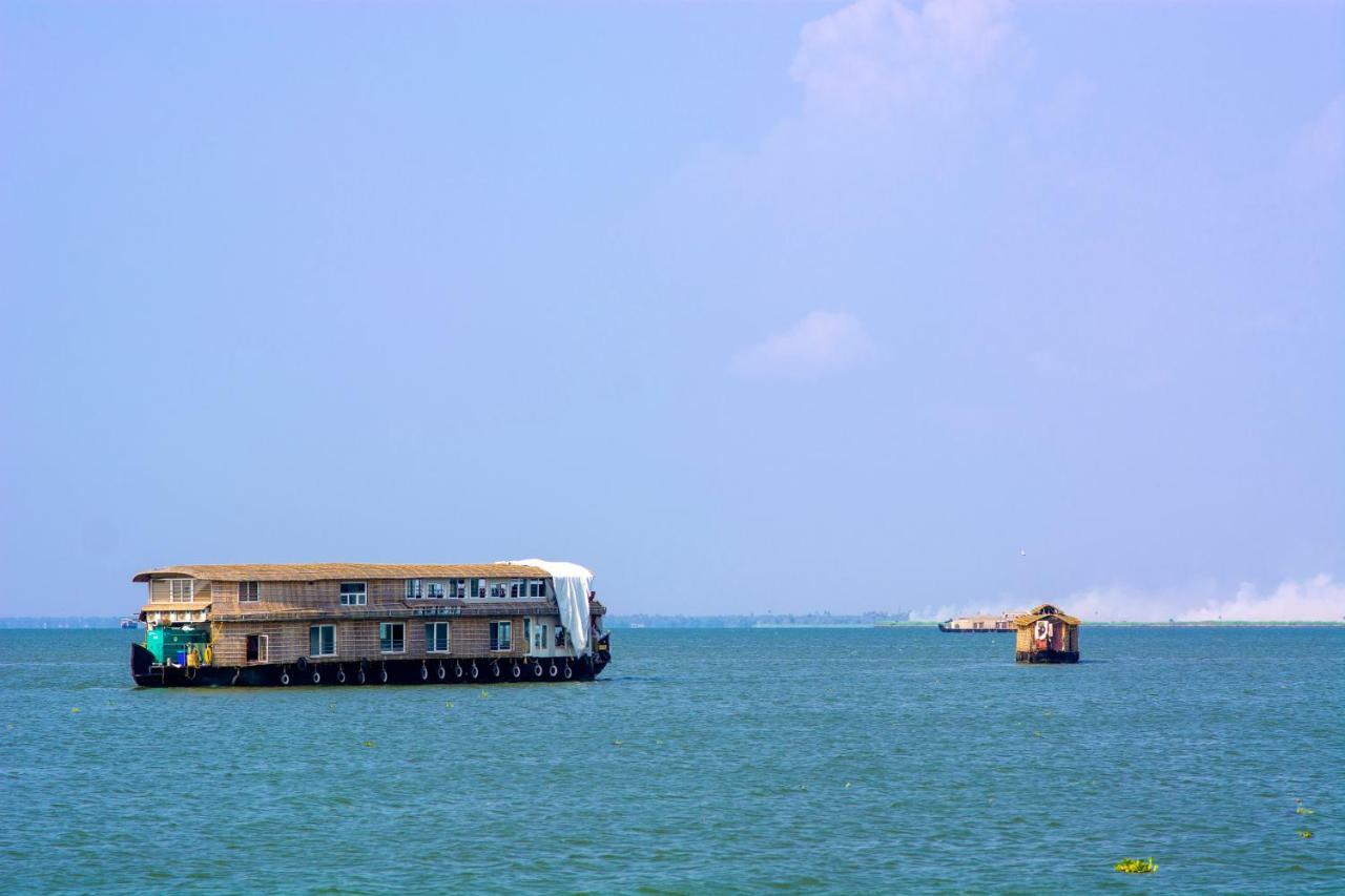 Marvel Cruise Hotel Alappuzha Екстериор снимка