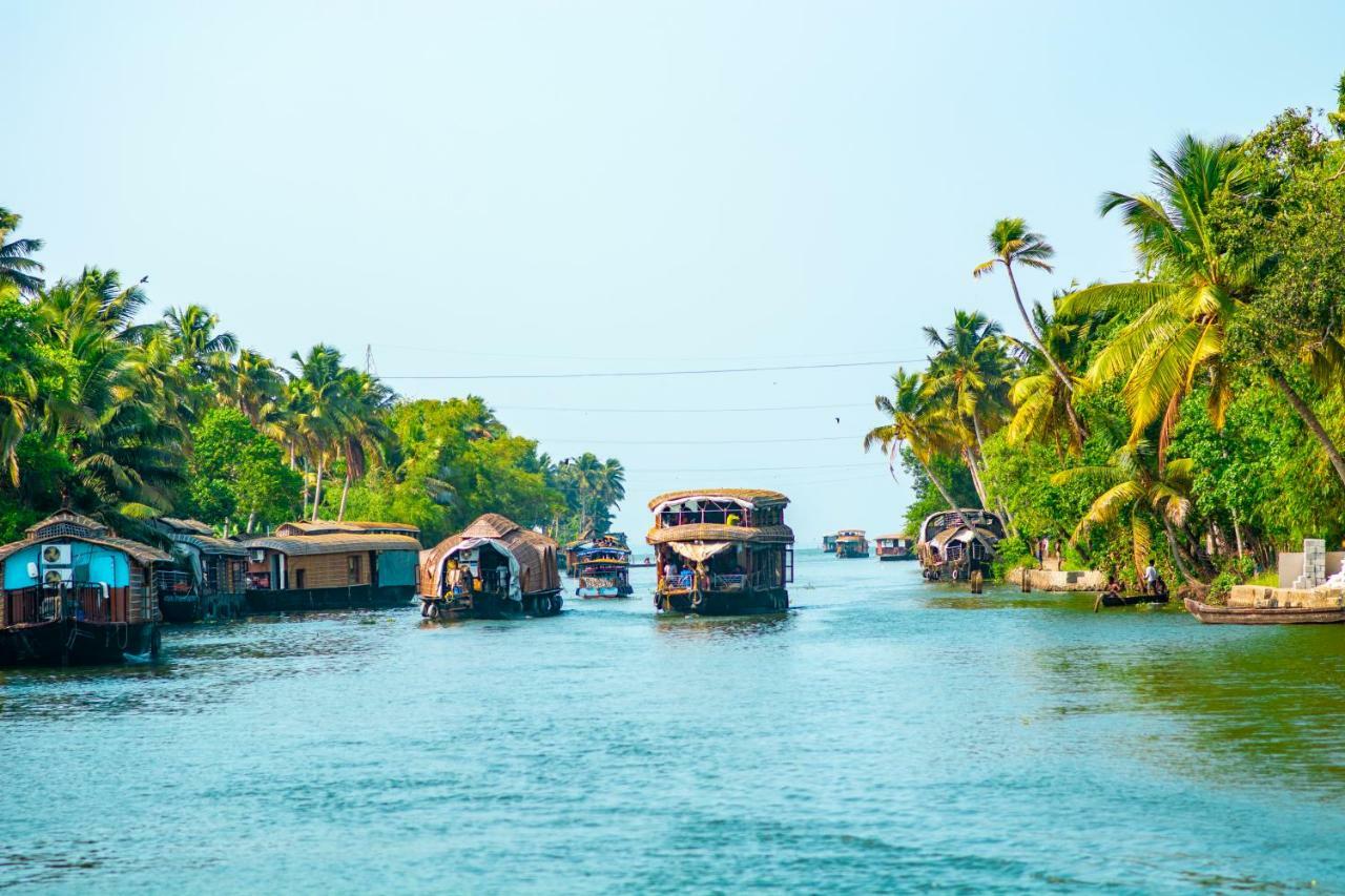 Marvel Cruise Hotel Alappuzha Екстериор снимка