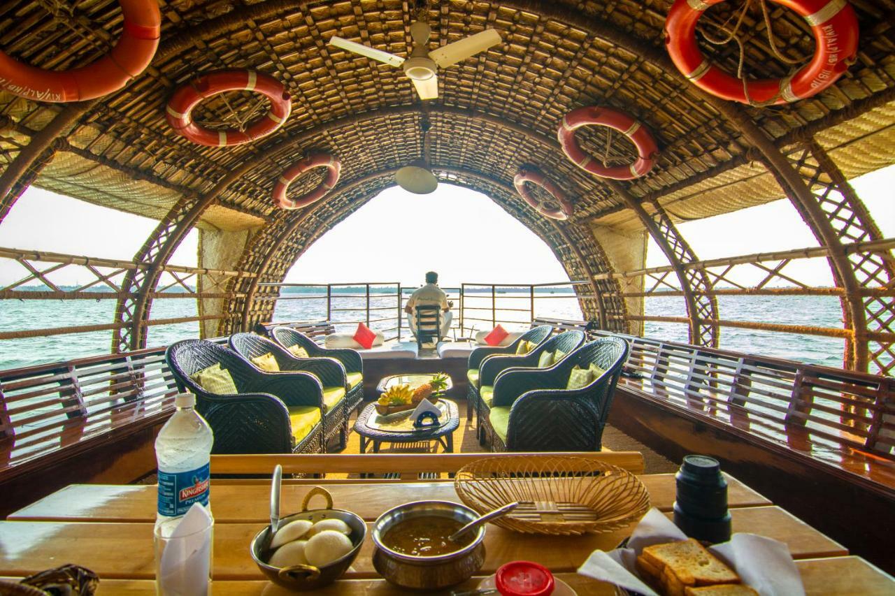 Marvel Cruise Hotel Alappuzha Екстериор снимка