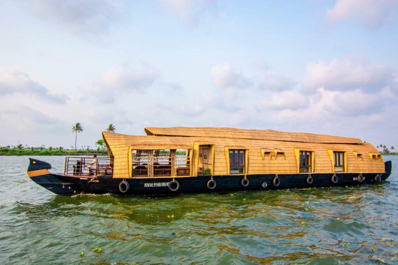 Marvel Cruise Hotel Alappuzha Екстериор снимка