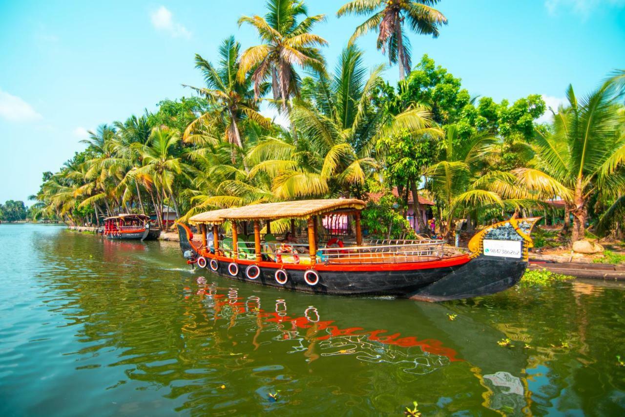 Marvel Cruise Hotel Alappuzha Екстериор снимка