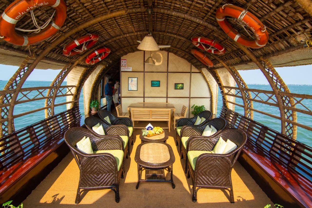 Marvel Cruise Hotel Alappuzha Екстериор снимка